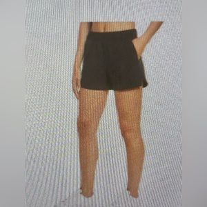 Zella Taylor Getaway High waist shorts with stretch size medium in black